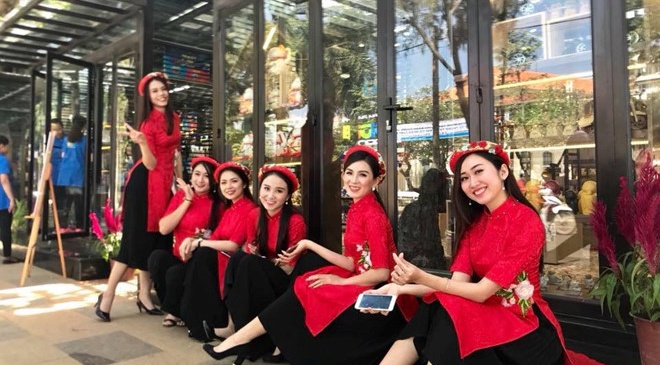 Duong sach xuan Vung Tau thu 1,5 ty dong dip Tet Mau Tuat hinh anh