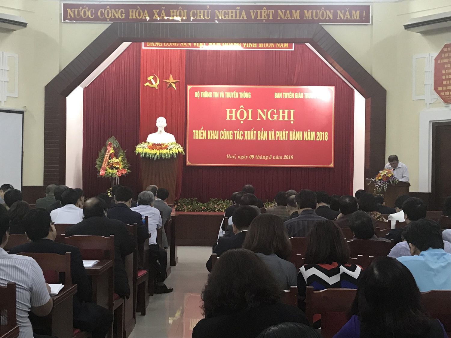 Doanh thu nganh sach anh 1