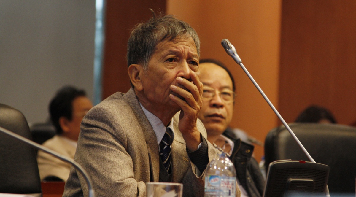 Khi Nguyen Huy Thiep 'giang luoi' bat minh va ban van hinh anh