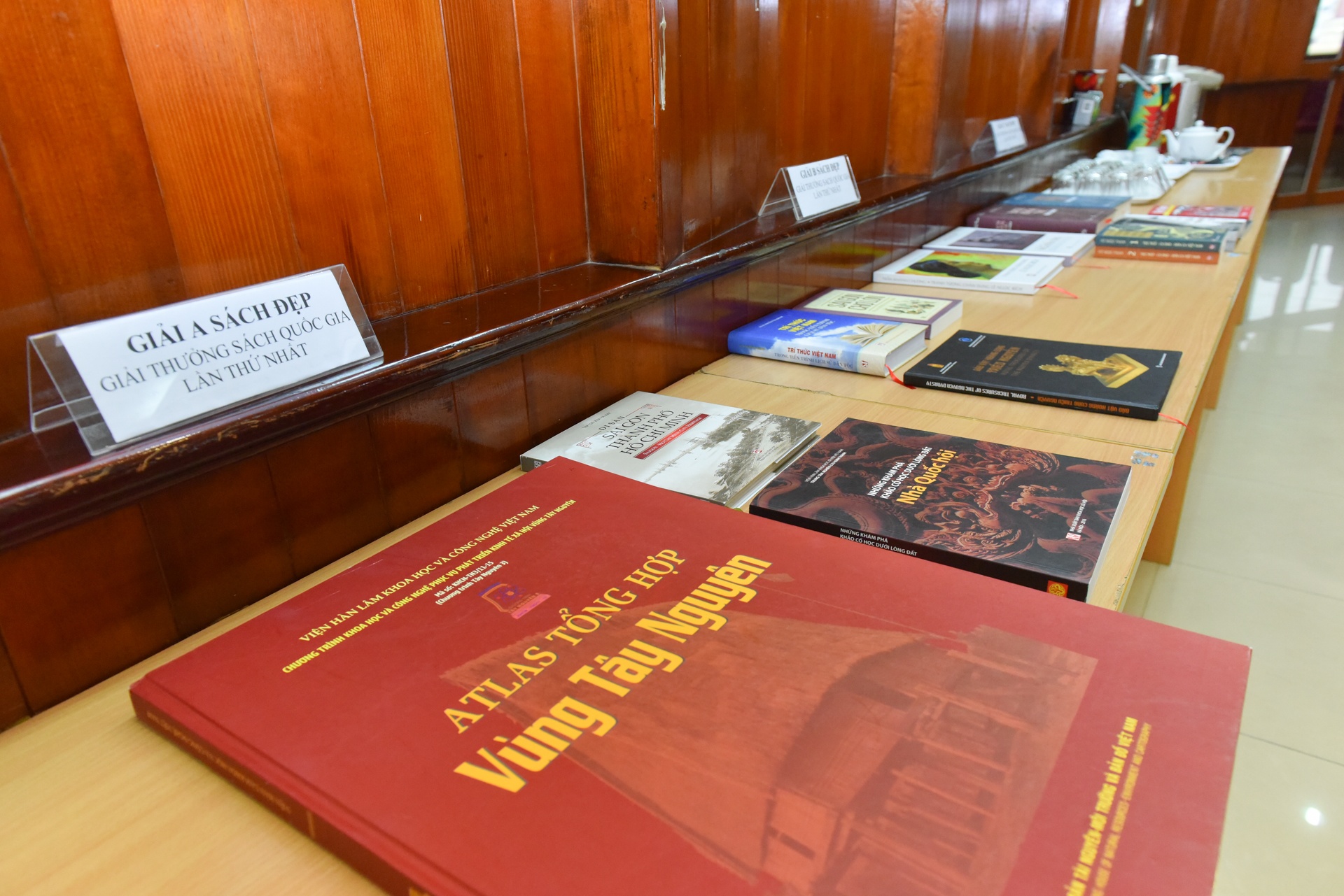 Chung khảo giải Sách Quốc gia Việt Nam ảnh 2 Chung khao giai Sach Quoc gia Viet Nam anh 2