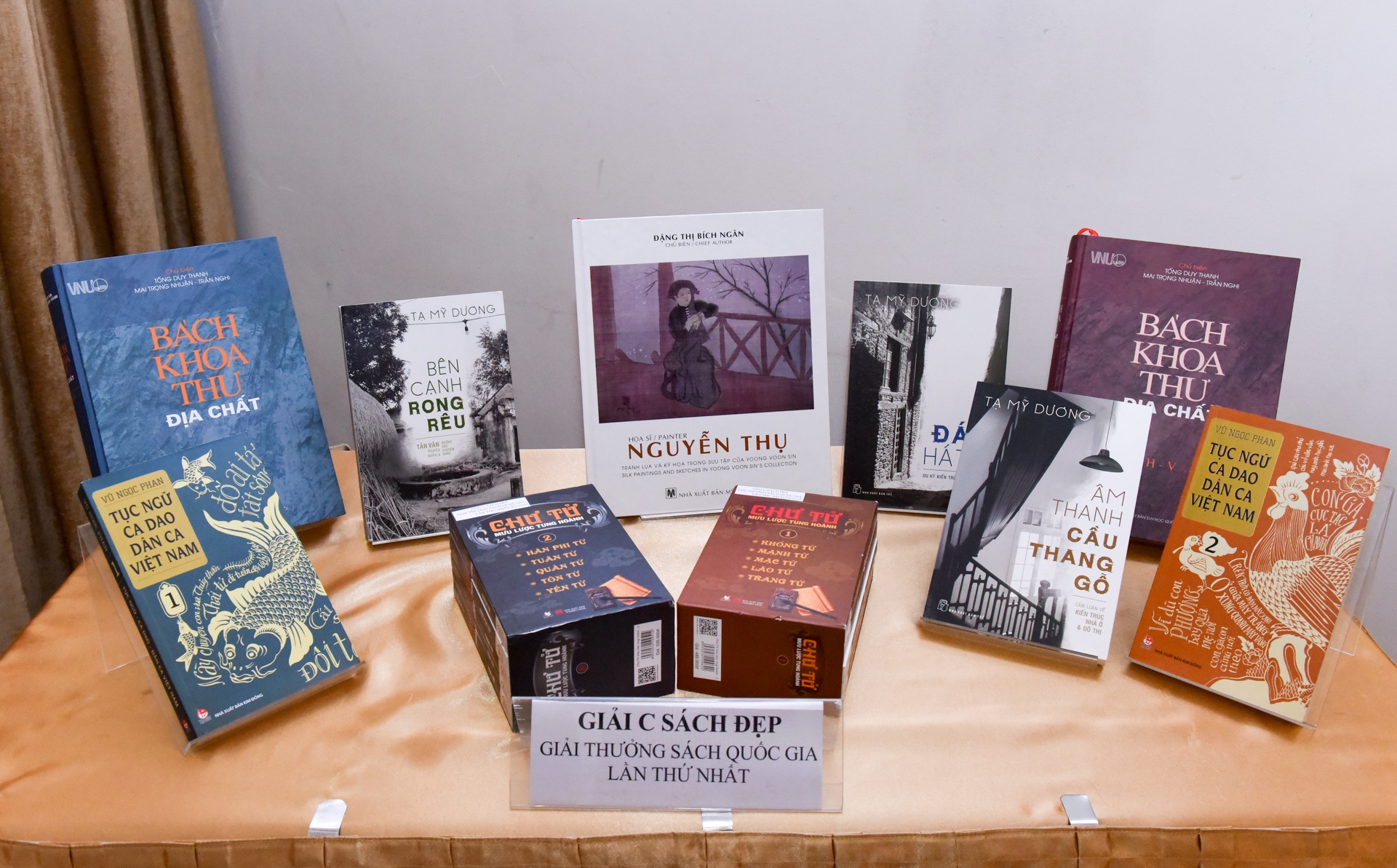 Hội nghị thẩm định Giải thưởng Sách Quốc gia ảnh 2 Hoi nghi tham dinh Giai thuong Sach Quoc gia anh 2