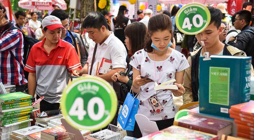 Hoi sach mung Ngay Sach VN: Muon giam gia, phai dang ky hinh anh