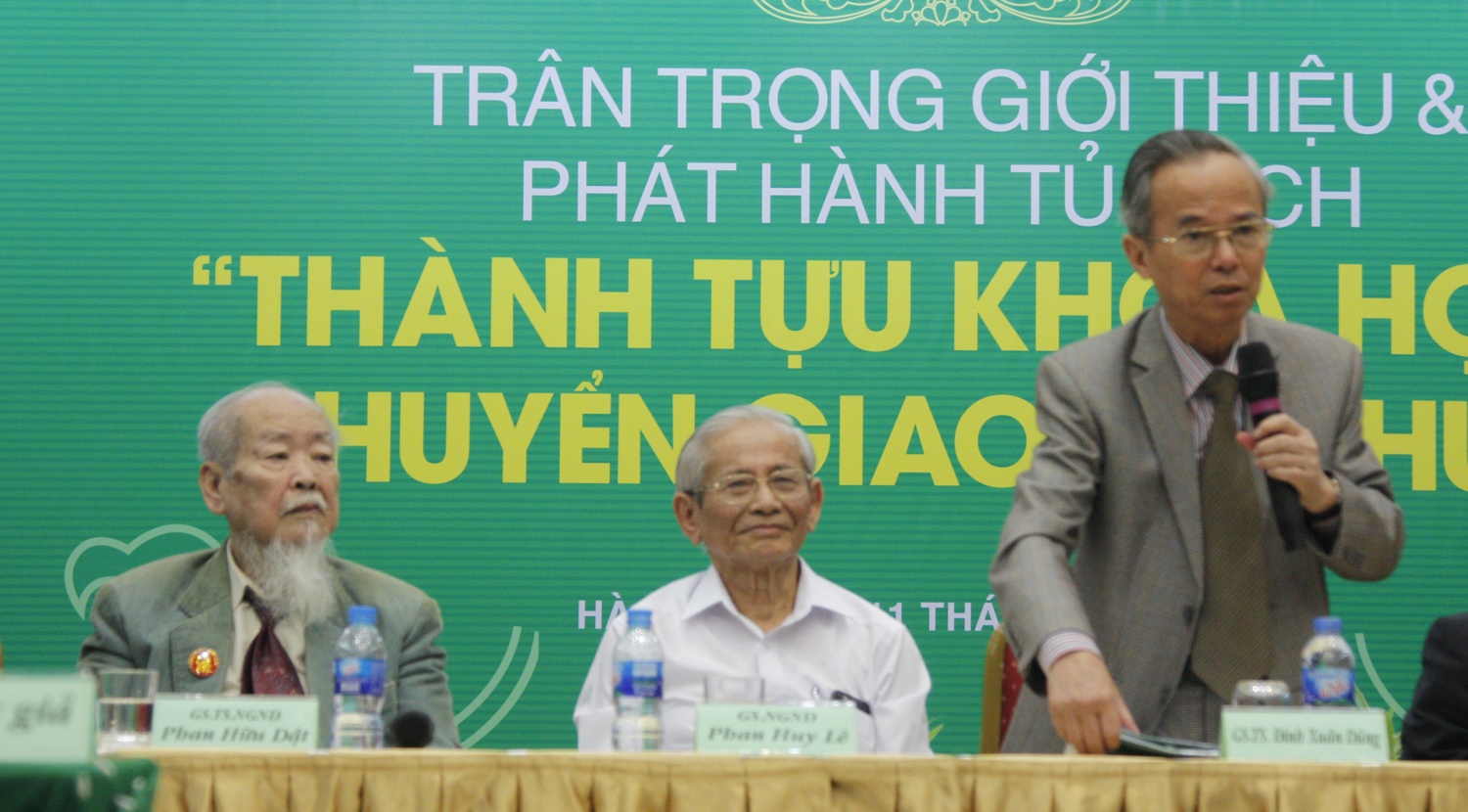 Hon 200 nha khoa hoc tham gia du an tu sach quy ve kien thuc hinh anh