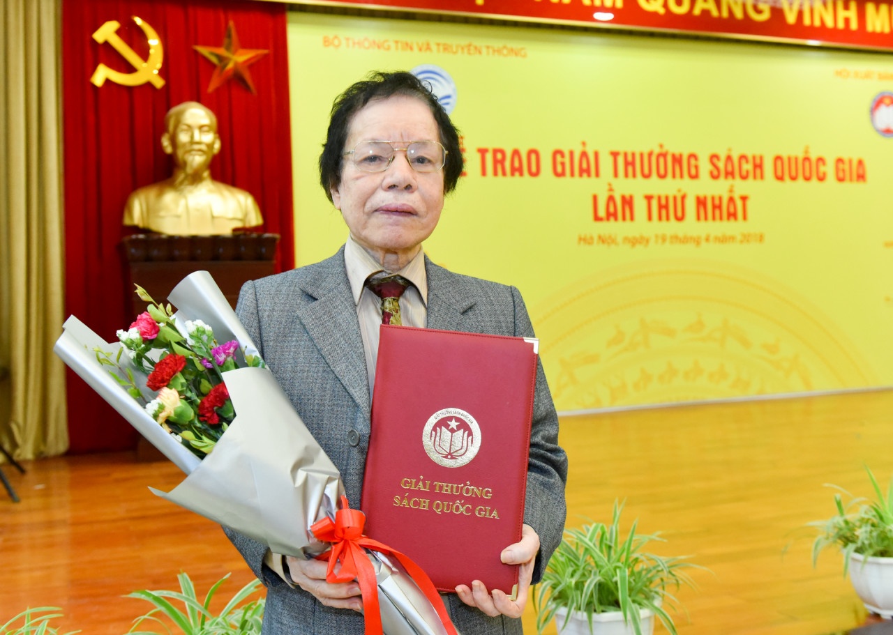 Gioi Xuat ban noi ve Giai Sach Quoc gia anh 2