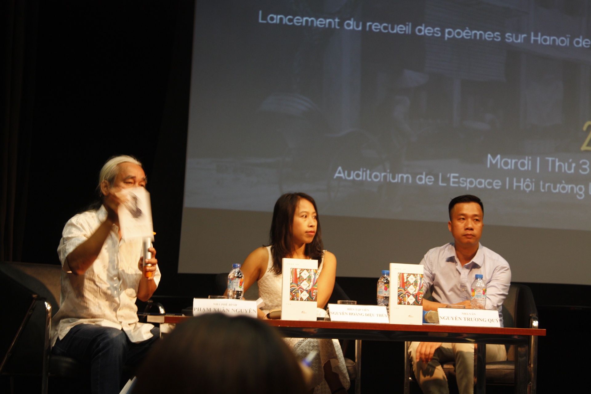 Ra mat tap tho "Ta con em" anh 3