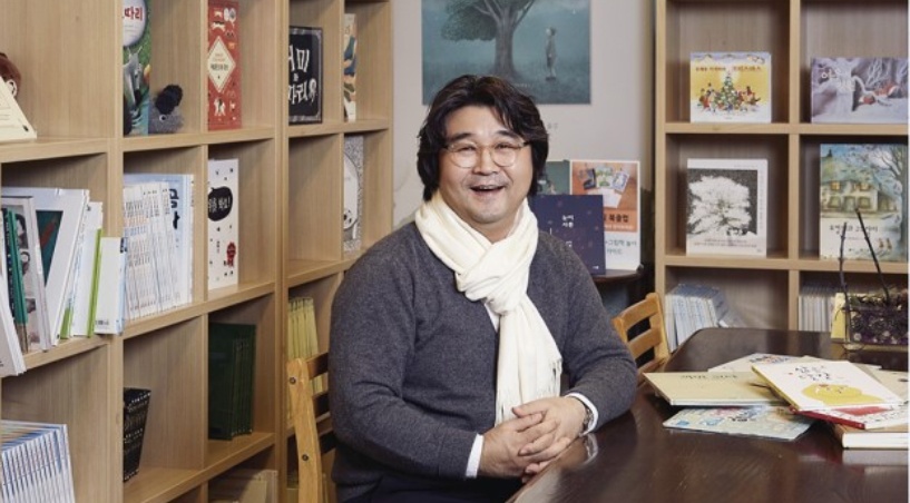 'Soc khi thay sach phan giao duc, toi di lam sach tranh' hinh anh