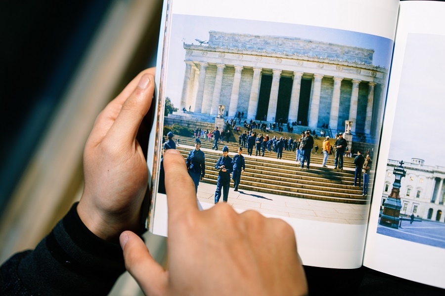 Sach anh 'Di tim Momo' truyen cam hung len duong anh 3