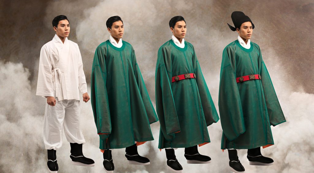 Sach 'Det nen trieu dai' tai hien trang phuc vua quan Dai Viet hinh anh