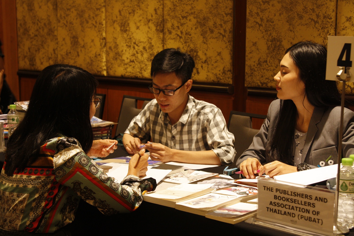 Hoi Xuat ban Thai Lan anh 3