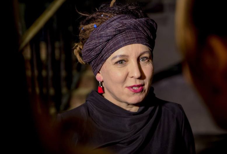 Chuyen bay ‘phi thuong’ cua Olga Tokarczuk dat giai Man Booker Quoc te hinh anh