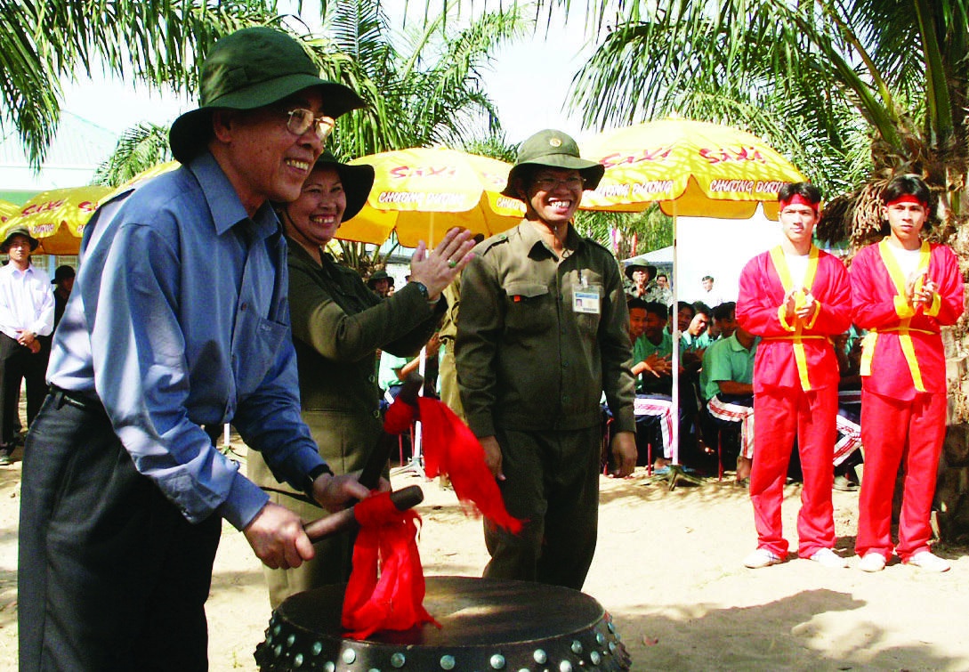 Hinh anh ve hoat dong cua co Thu tuong Phan Van ai anh 14