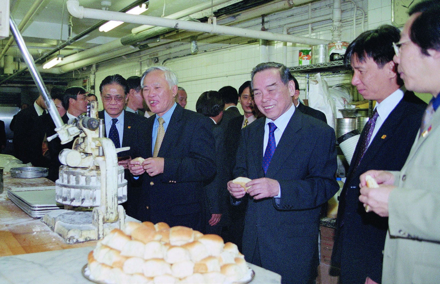 Hinh anh ve hoat dong cua co Thu tuong Phan Van ai anh 3