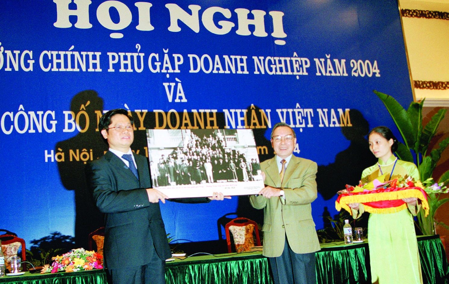 Hinh anh ve hoat dong cua co Thu tuong Phan Van ai anh 11