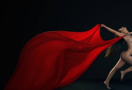 Anh khoa than nghe thuat cua Thai Phien duoc trien lam hinh anh