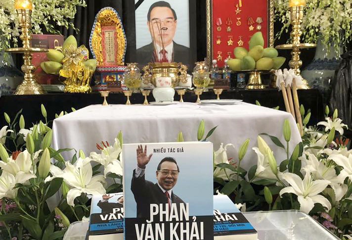 Dang sach tuong niem 100 ngay mat co Thu tuong Phan Van Khai hinh anh