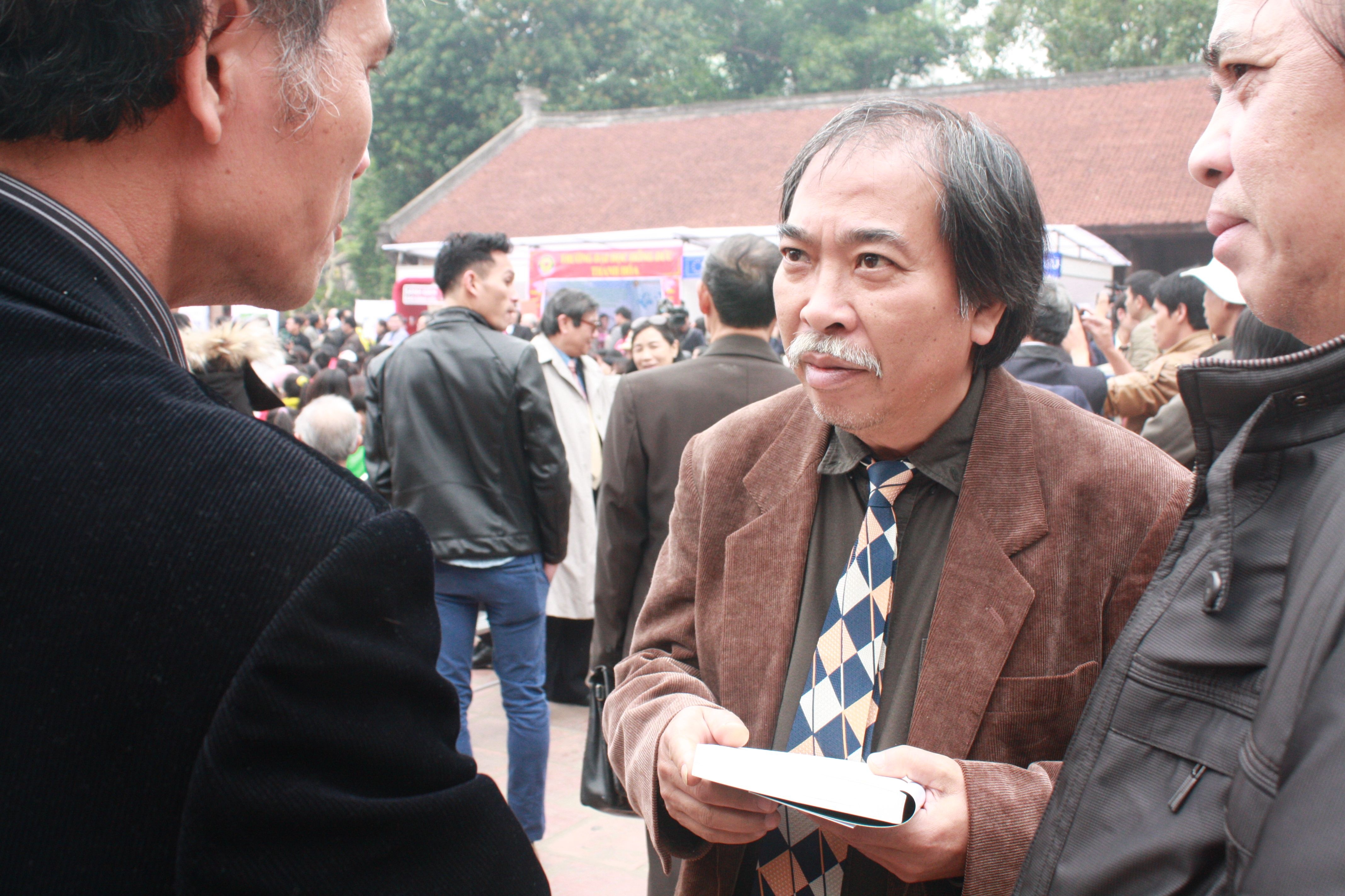 Thơ ca bị đẩy dạt sang một bên đời sống ảnh 3 Tho ca bi day dat sang mot ben doi song anh 3