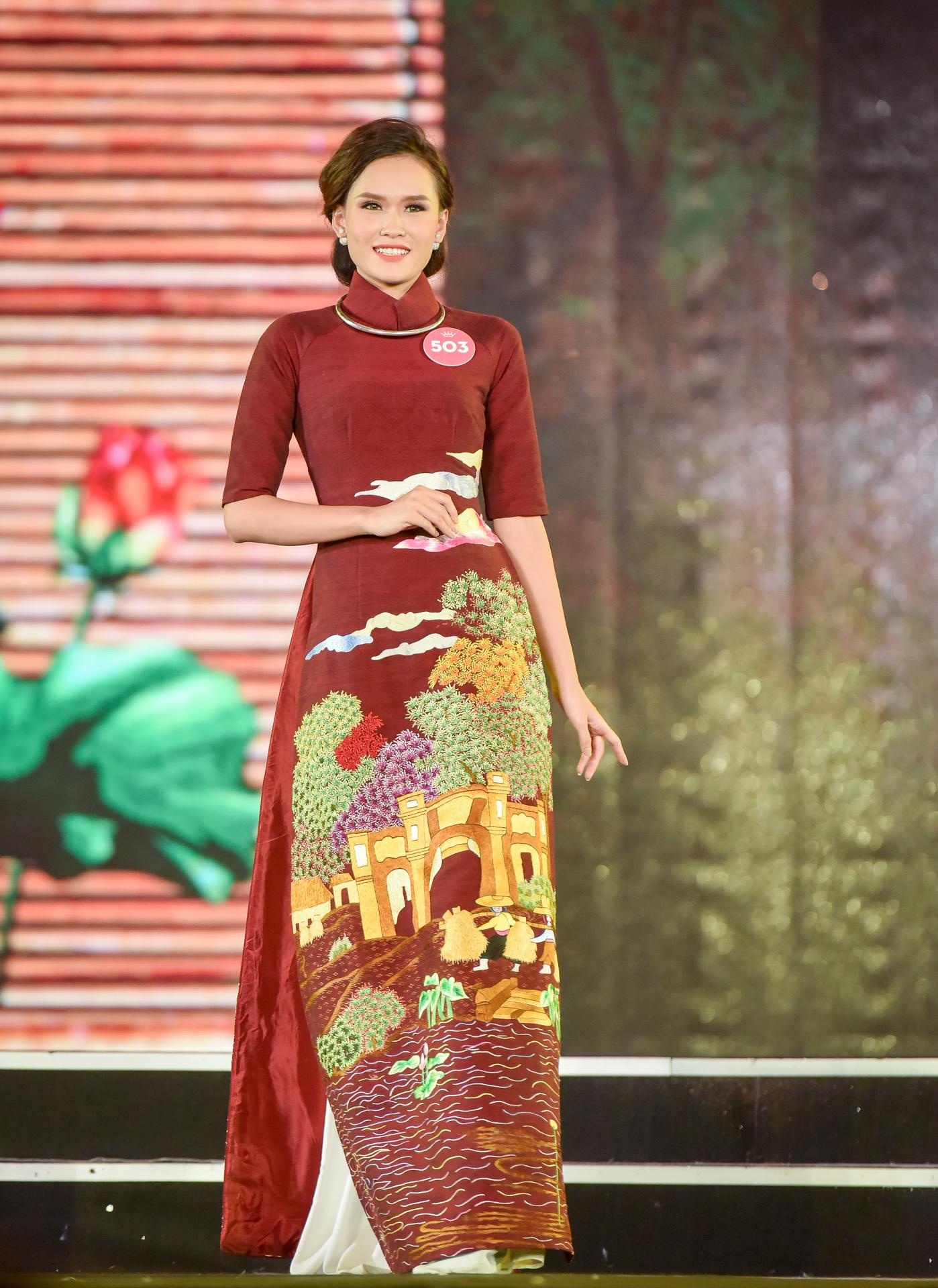 Hoa hau Viet Nam mien Bac thi ao dai anh 3