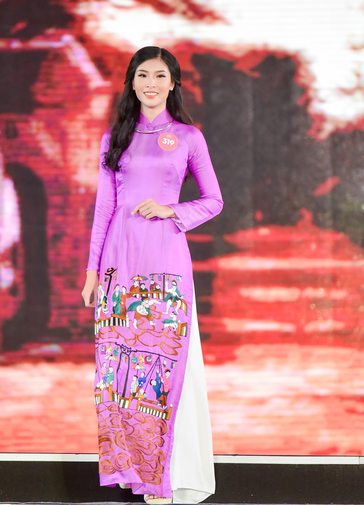 Hoa hau Viet Nam mien Bac thi ao dai anh 11