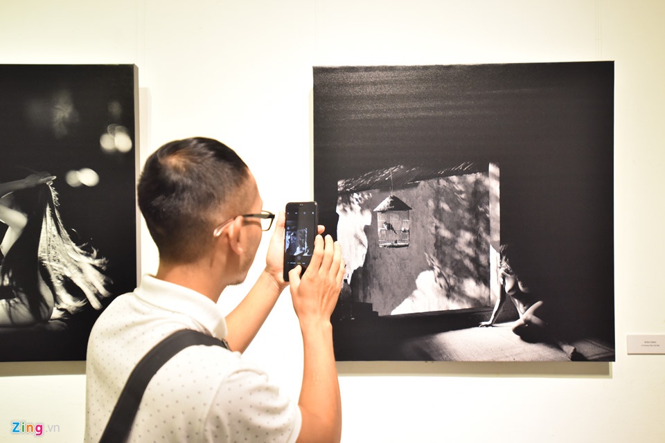 Bo truong Van hoa den xem trien lam anh nude nghe thuat hinh anh