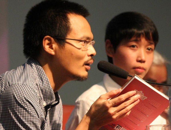 Xuat ban Viet co nguoi duoc tang huan chuong Hiep si Van hoc Phap hinh anh