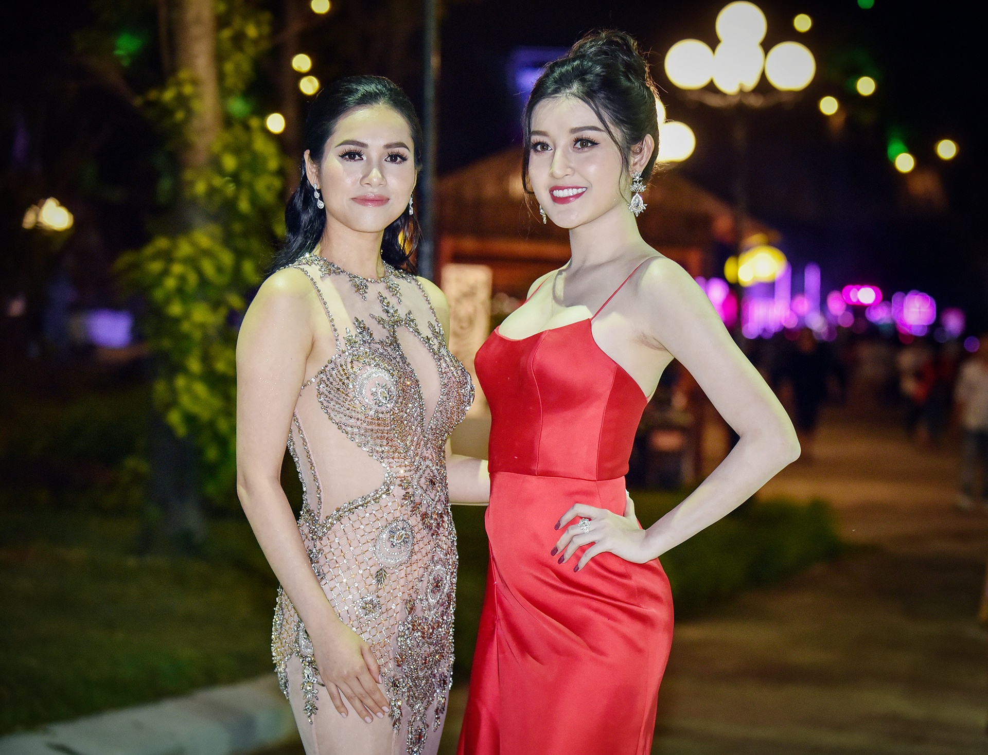 Dan hoa hau,  a hau hoi tu trong gala 30 nam anh 10