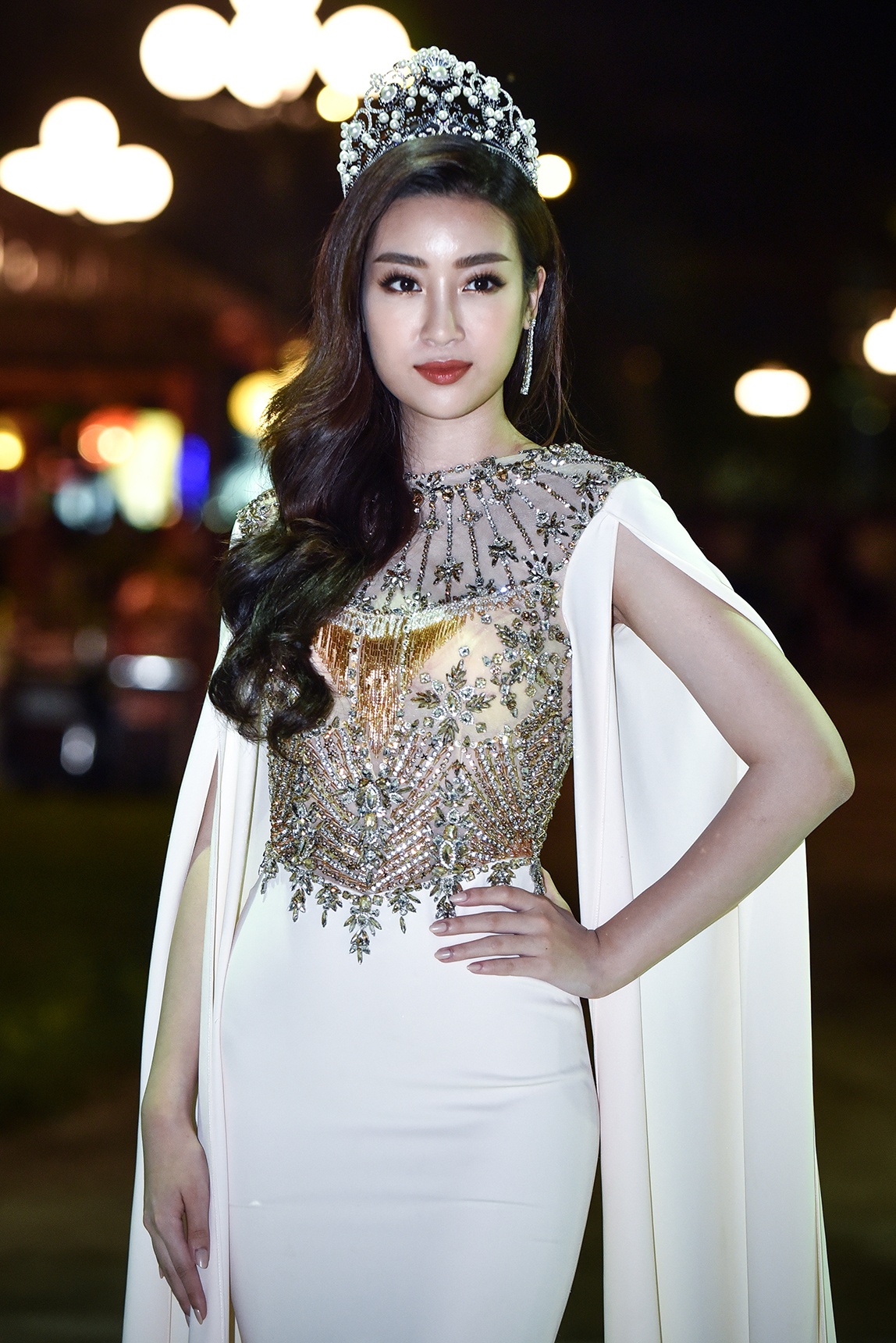 Dan hoa hau,  a hau hoi tu trong gala 30 nam anh 6