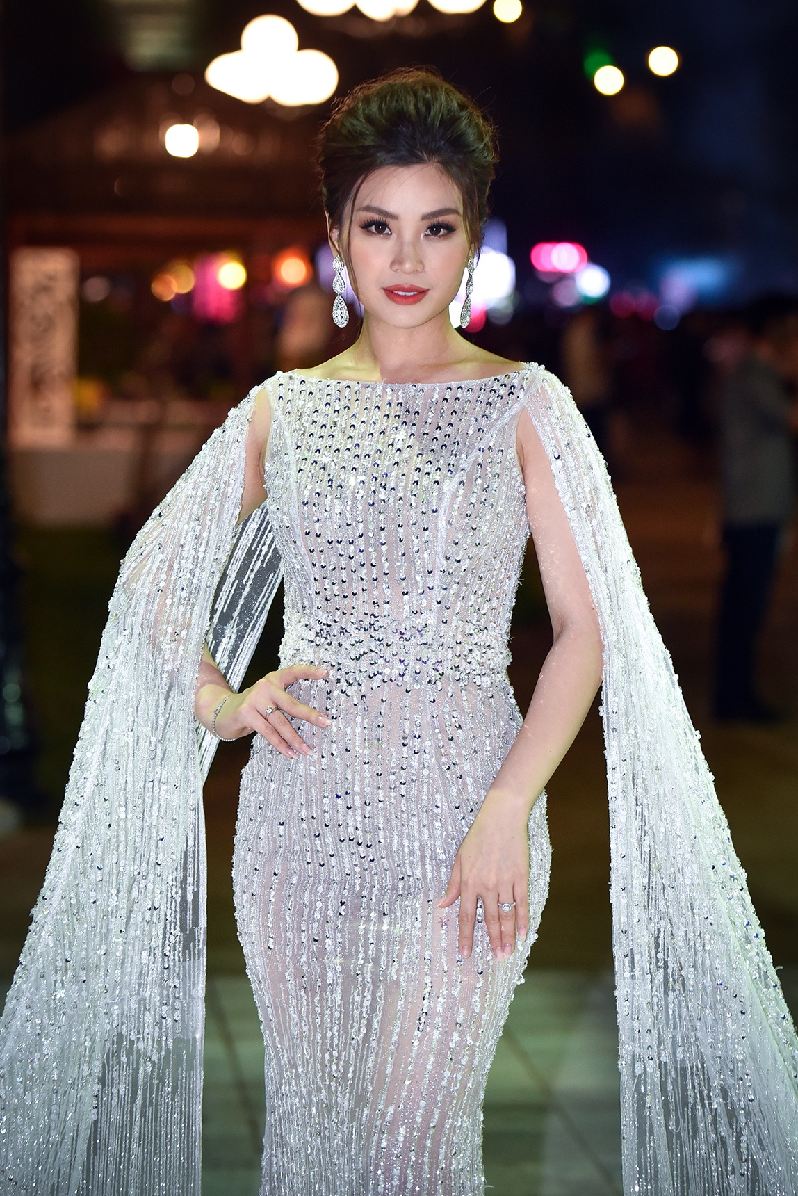 Dan hoa hau,  a hau hoi tu trong gala 30 nam anh 7