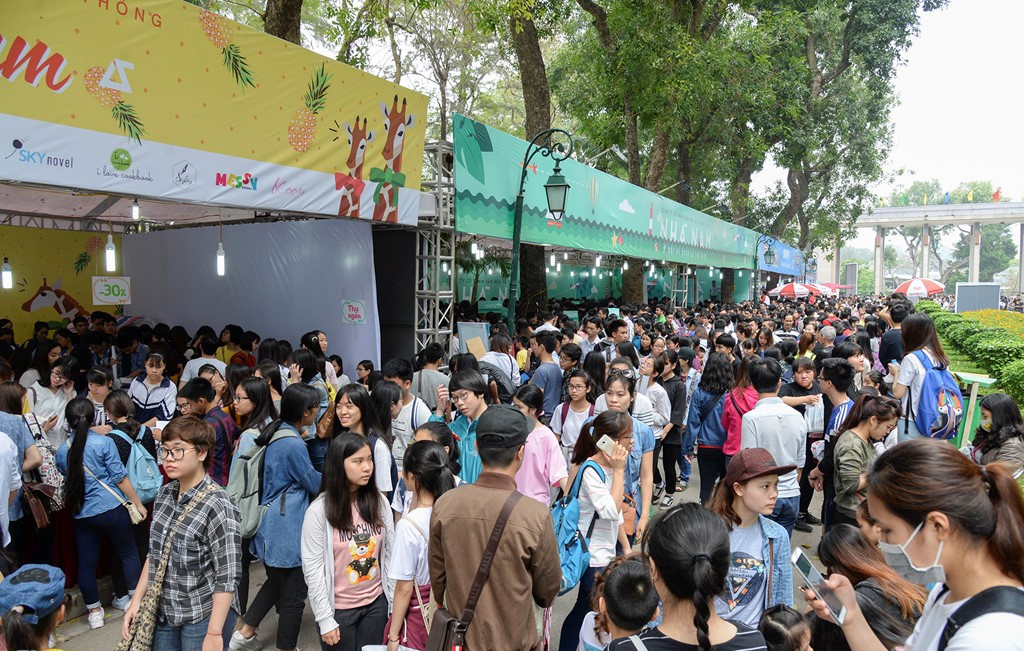 Tai sao Ha Noi nhieu hoi sach anh 1