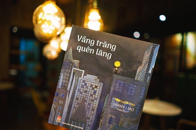 Vang trang bien mat anh 1