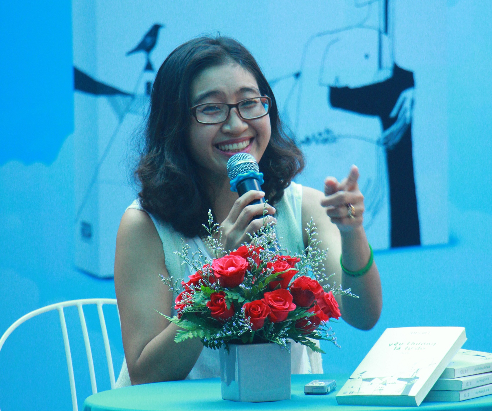 Sao con hoi ma con kien khong tra loi anh 2