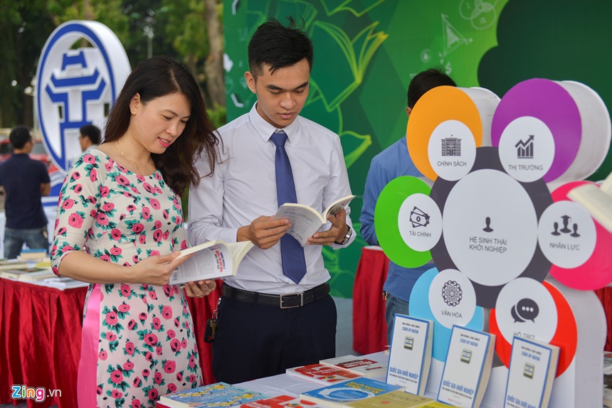 Sach cong nghe la tam diem Hoi sach Ha Noi hinh anh