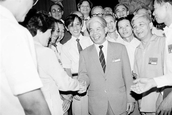 Do Muoi lanh dao dat nuoc vuot qua thoi khung hoan anh 1