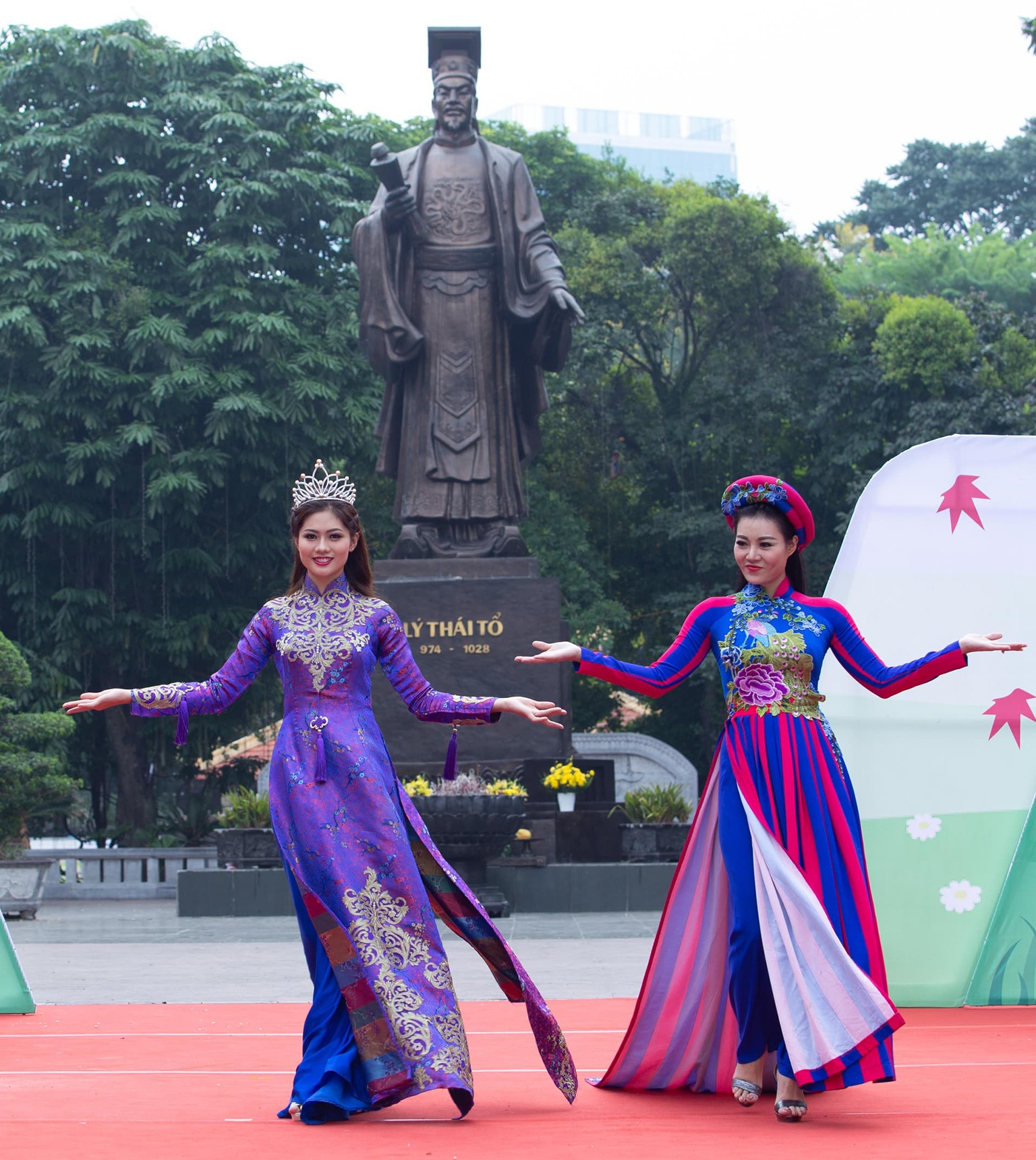 Dien vien Thanh Huong trinh dien ao dai anh 2