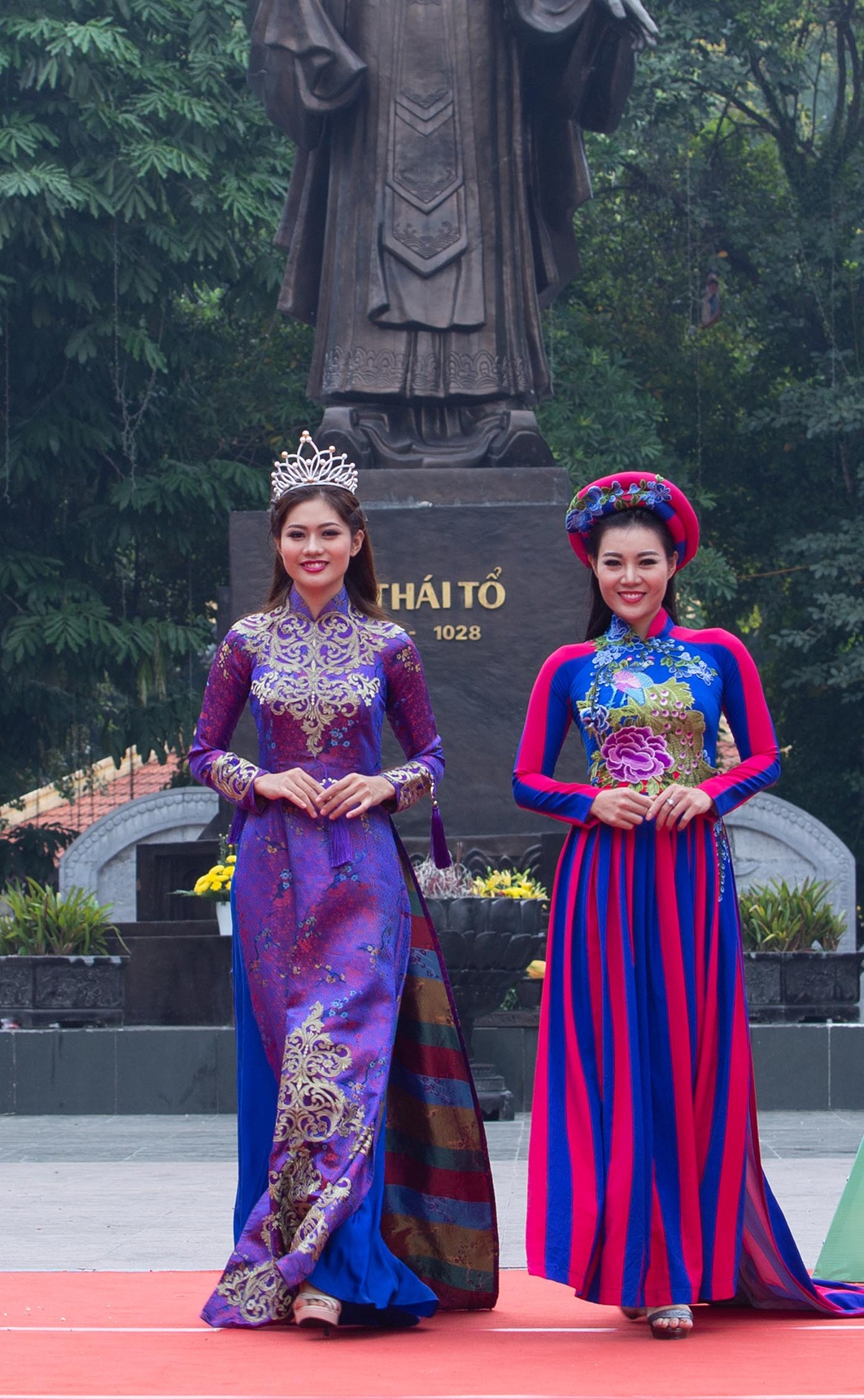 Dien vien Thanh Huong trinh dien ao dai anh 3