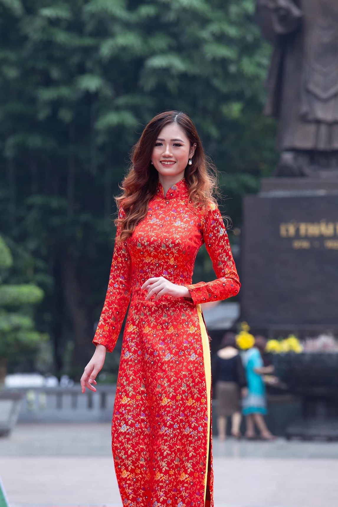 Dien vien Thanh Huong trinh dien ao dai anh 4