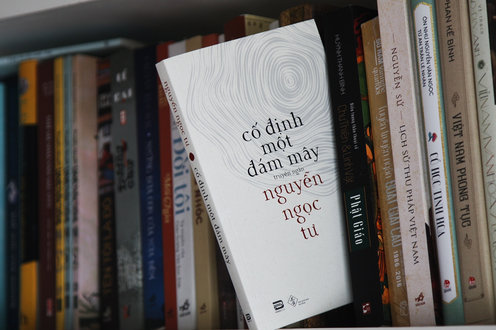 Nguyen Ngoc Tu thay doi cach viet trong sach moi anh 2