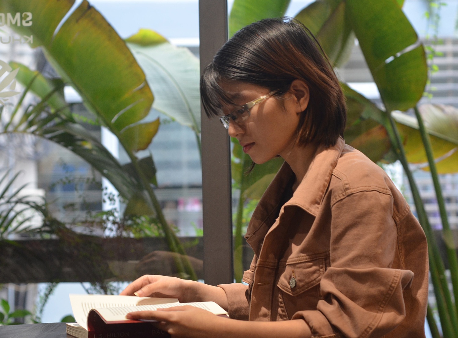 Canh hoa troi giua hoang trieu anh 2