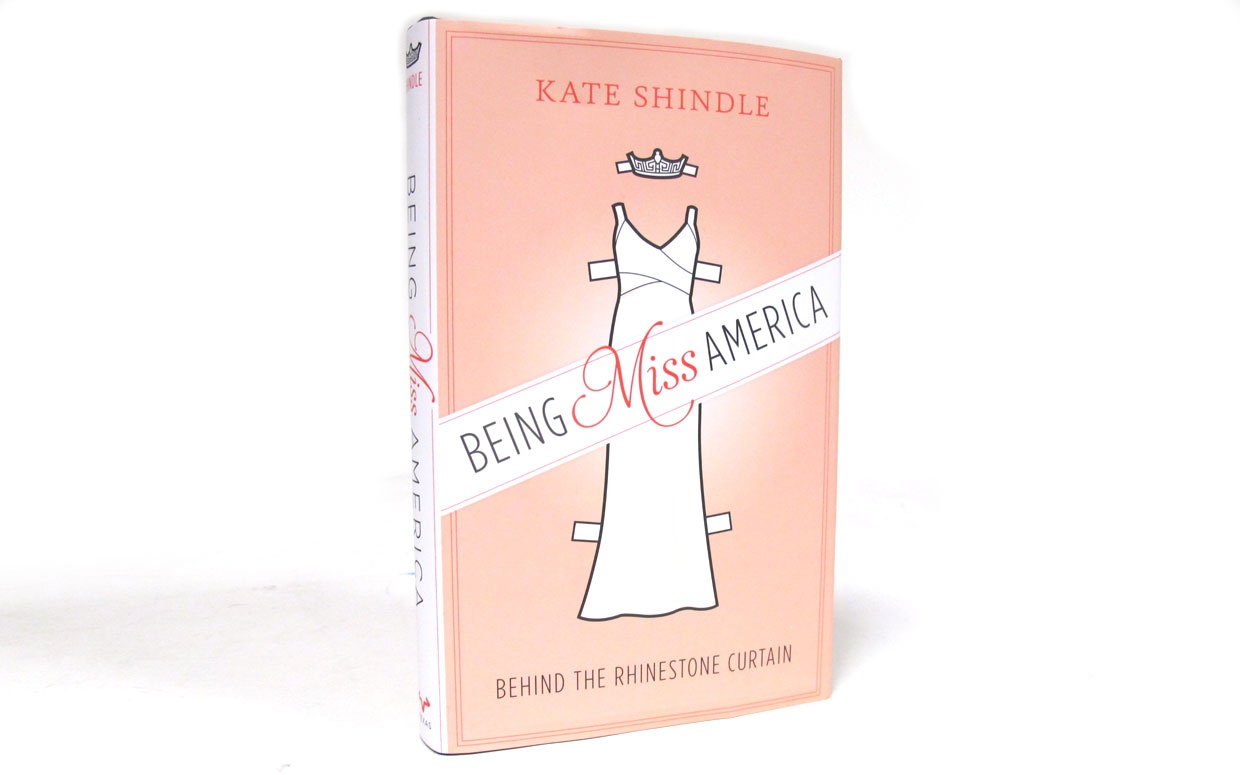 Lot tran bo mat danh hieu hoa hau My anh 1