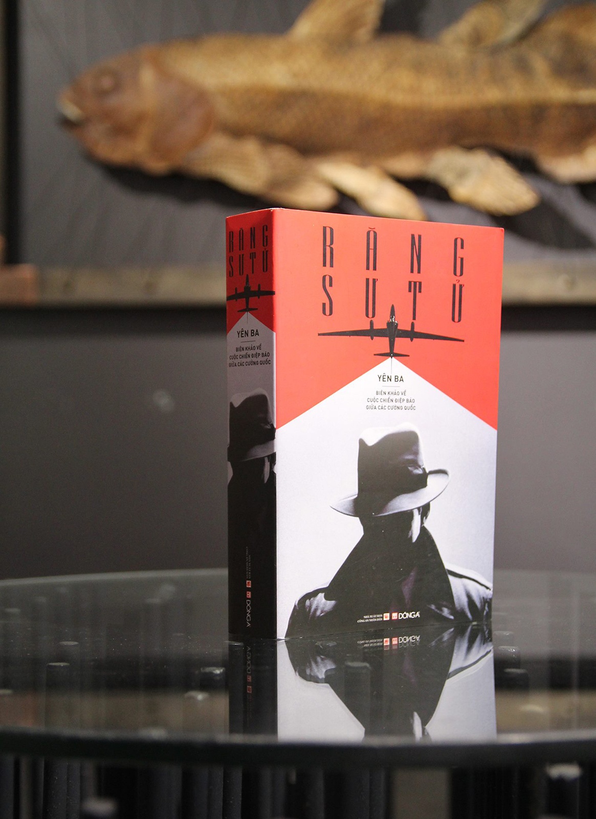 Sach ve cuoc chien diep bao cua tac gia Viet anh 1