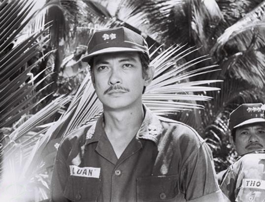 Truyen trinh tham 'Van bai lat ngua' bung no sau chuyen the phim hinh anh