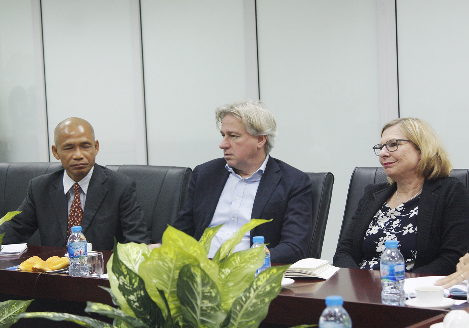 Lanh dao Hoi Xuat ban lam viec voi dai dien Hoi sach Frankfurt anh 1