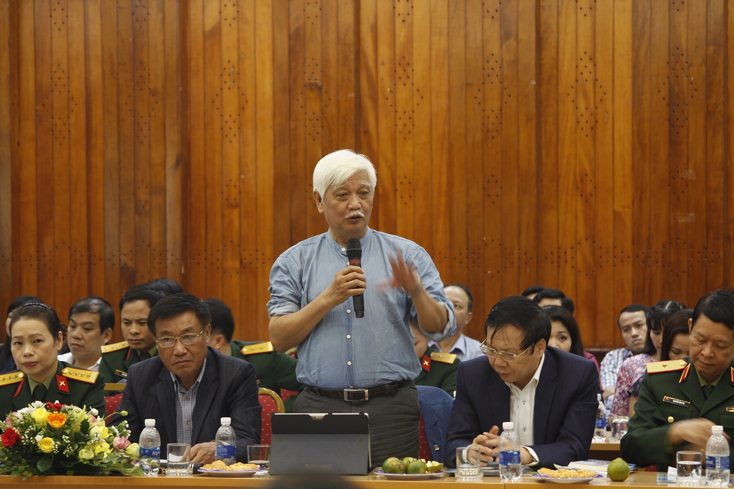 Thu vien trong cuoc chien danh ban doc anh 3