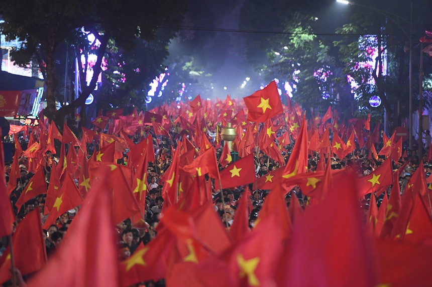 TS Lê Thẩm Dương nói về triết lý bóng đá ảnh 2 TS Le Tham Duong noi ve triet ly bong da anh 2