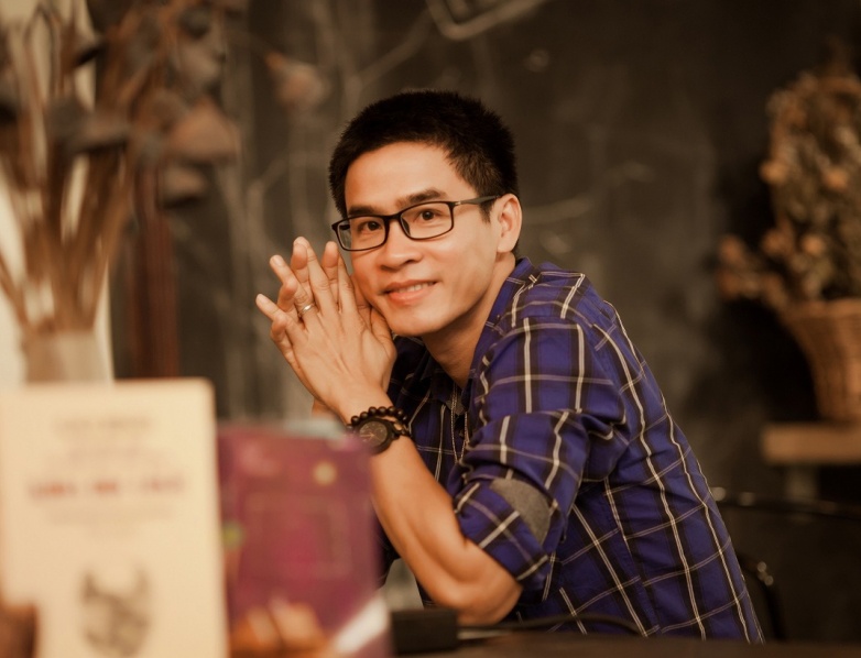 Nha tho Phong Viet: ‘Phai viet, neu khong toi se stress, tram cam’ hinh anh