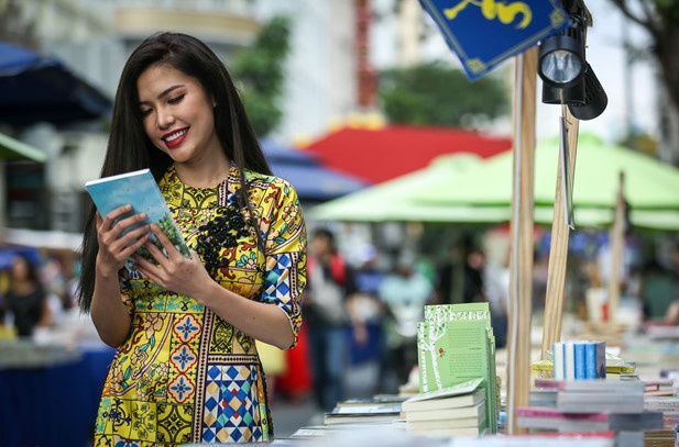 Le hoi Duong sach Tet Ky Hoi: 7 ngay dong vui, thu 3,2 ty dong hinh anh