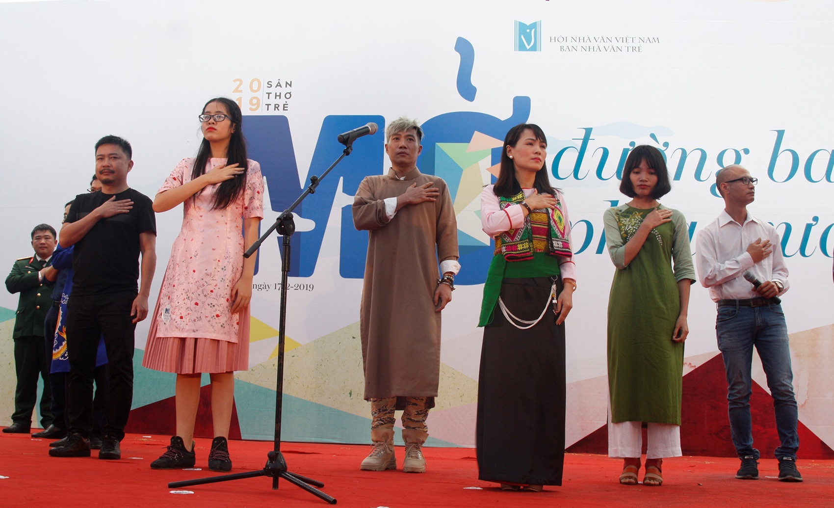 Ngay tho 2019 dam trong mua anh 6