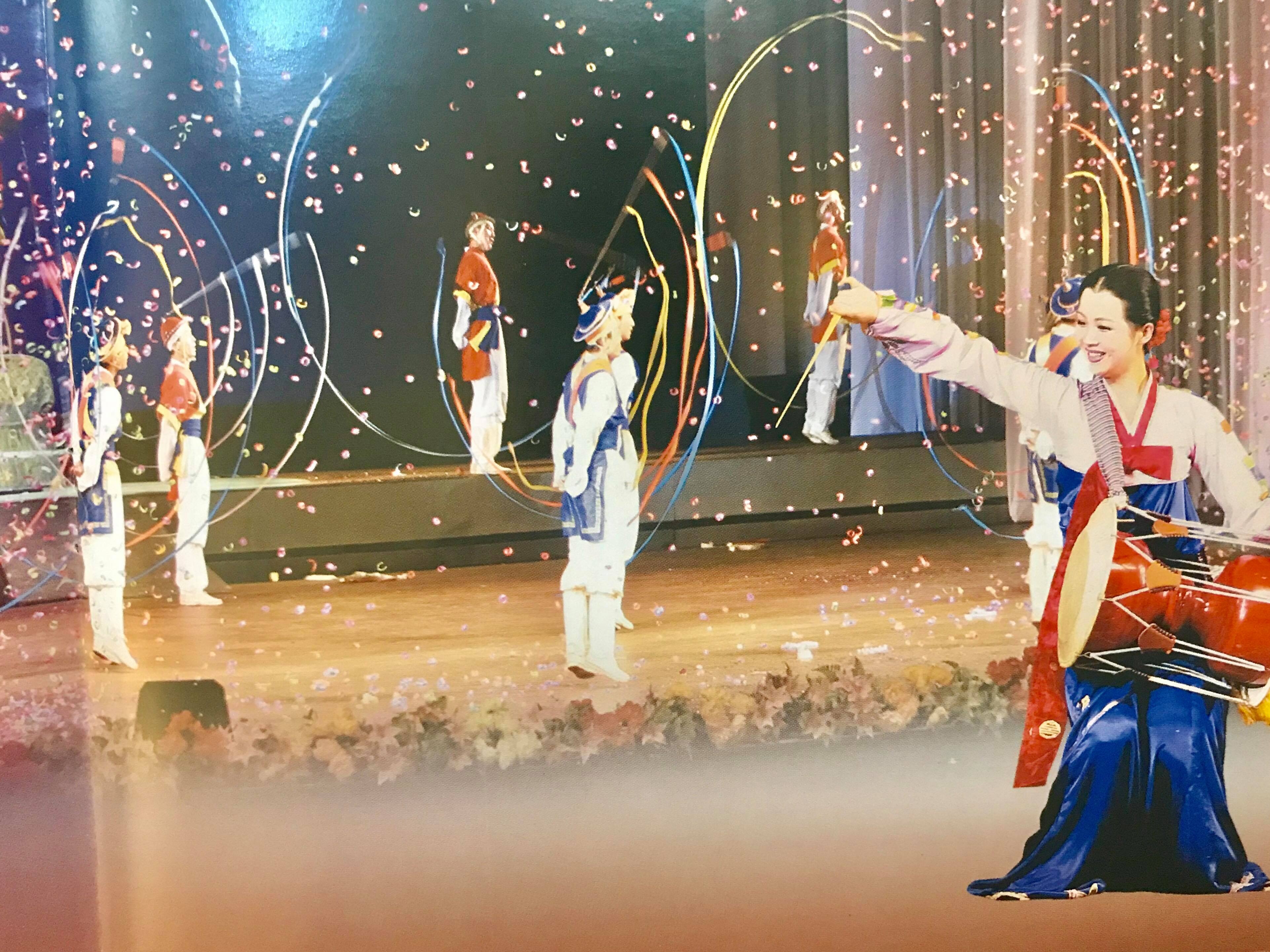 Chuyen di du festival Binh Nhuong 10 nam truoc cua doan nghe thuat Viet anh 2