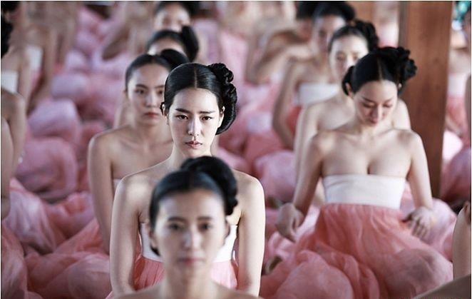 Giai ma ly do Han Quoc chon cong nghiep giai tri thay vi cac tap doan hinh anh