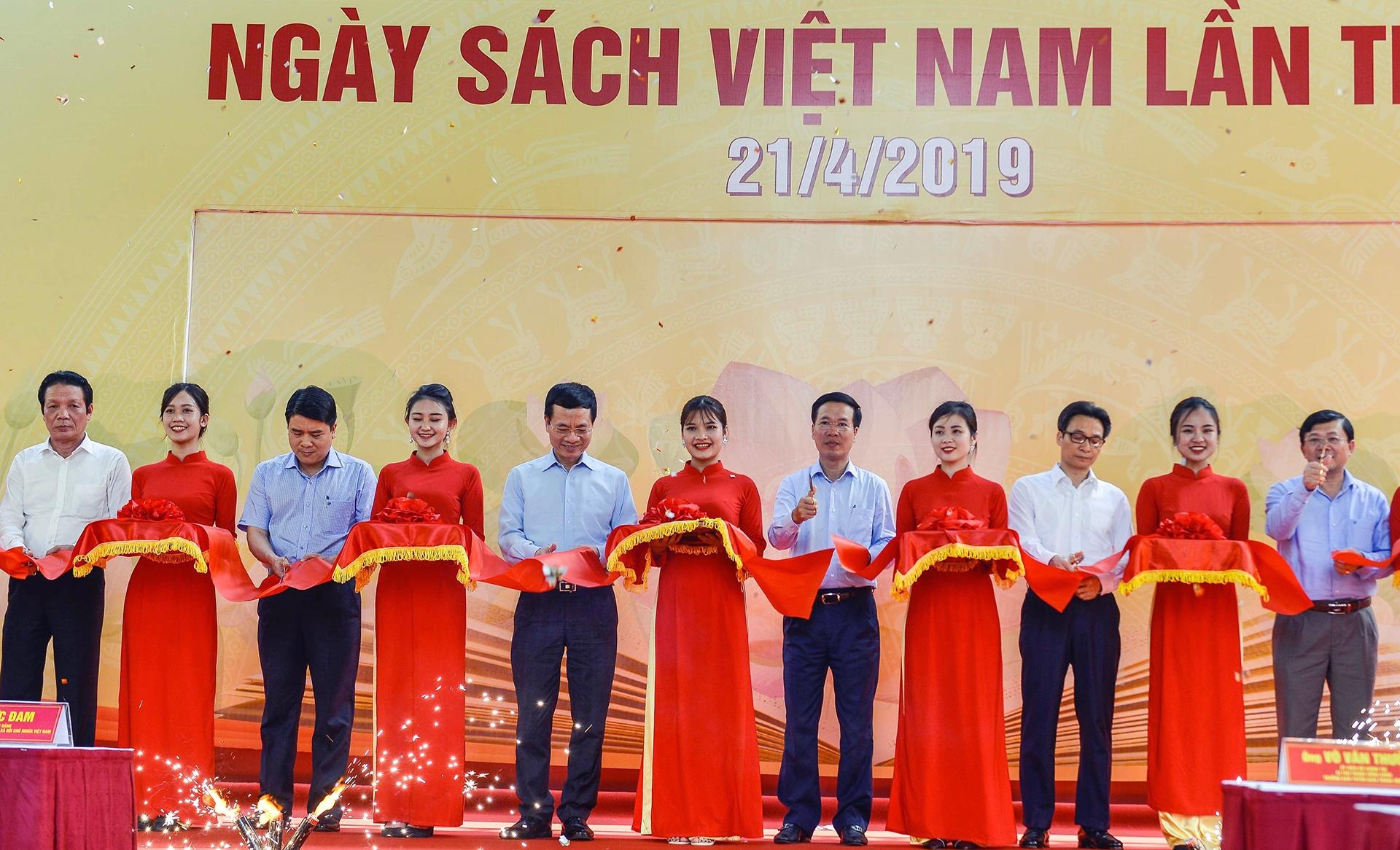 Khai mac Ngay Sach Viet Nam lan 6 anh 3