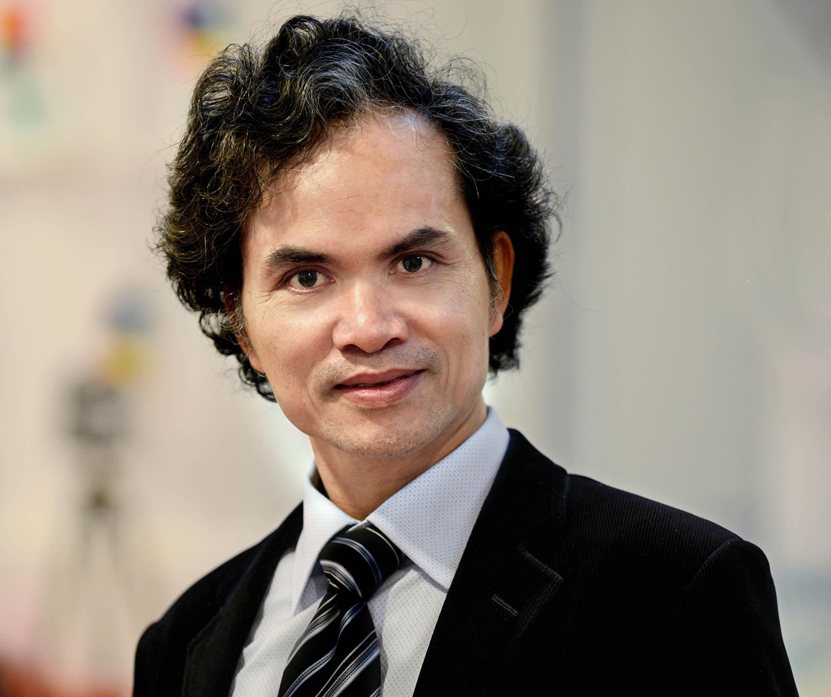 Chu Van Son - nha phe binh tai hoa anh 1